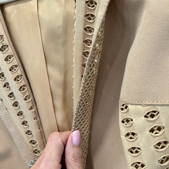 Alberto Makali Tan Blazer with Perferated Detail at Collar and Front sz.6 - Picture 11 of 12